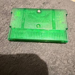 Nintendo Game Boy SP + Pokémon Esmeralda