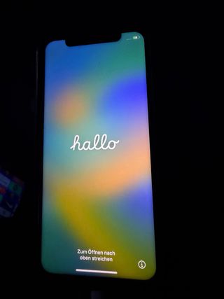 Móvil iPhone pantalla inicio con funda IPHONE 10