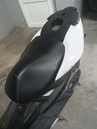 Yamaha Aerox 50cc Roja y Blanca