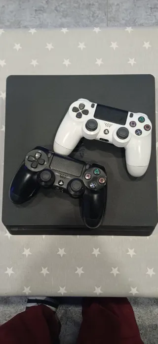 Consola PS4 Slim 1TB + 2 Mandos