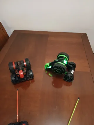 Coche teledirigido acrobático