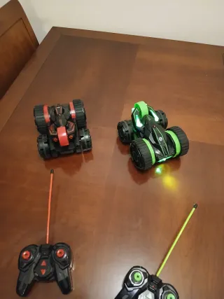 Coche teledirigido acrobático