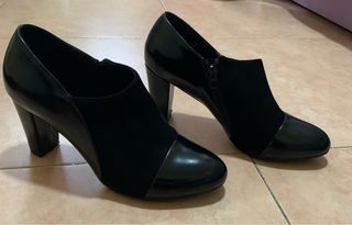 Zapatos de tacón negros para mujer