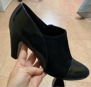 Zapatos de tacón negros para mujer