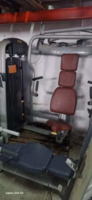 Máquina de gimnasio Technogym Press vertical