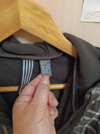 Chaqueta niño cuadros con capucha