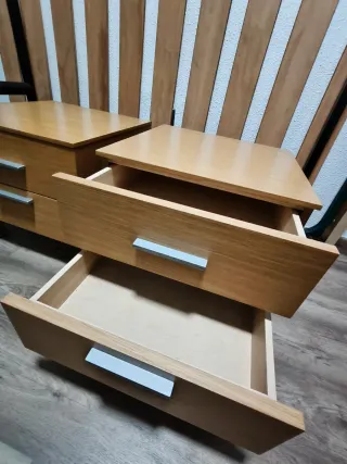 Mesita de noche y somier madera