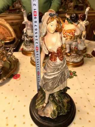 Figura de porcelana. Acepto ofertas.