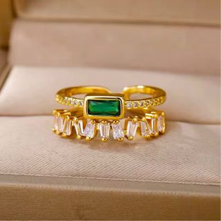 Conjunto de Joyas con Piedra Verde y Oro