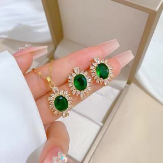 Conjunto de Joyas con Piedra Verde y Oro