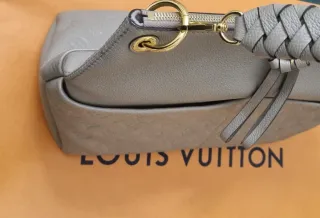 Bolso Louis Vuitton Beige Piel Grabada