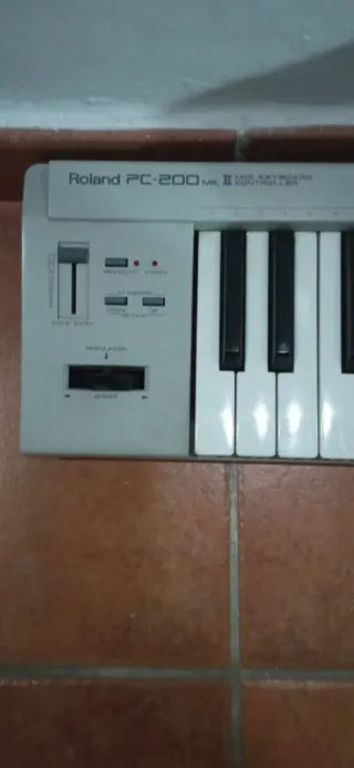 Teclado Roland PC-200