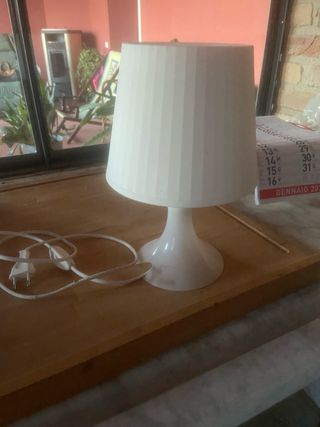 Lampada da tavolo bianca