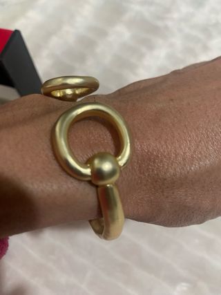 Beazslete pulsera dorado