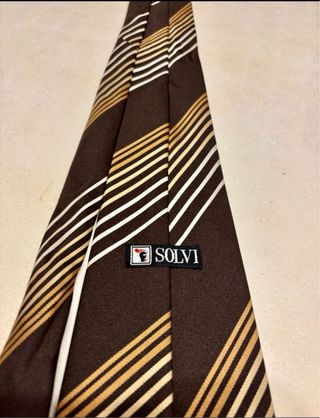 Corbata de seda natural con rayas diagonales