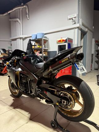 Yamaha R1 Crossplane 2012