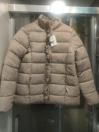 Cazadora acolchada beige talla M