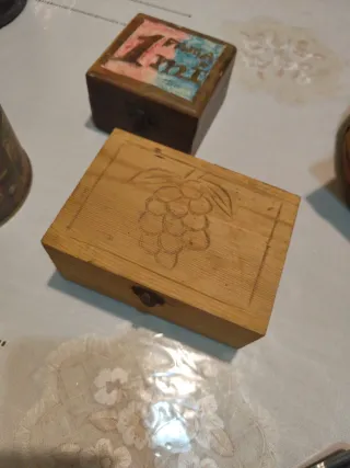 Bote metálico  dibujo navidad y cajas de madera