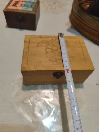 Bote metálico  dibujo navidad y cajas de madera