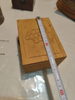 Bote metálico  dibujo navidad y cajas de madera