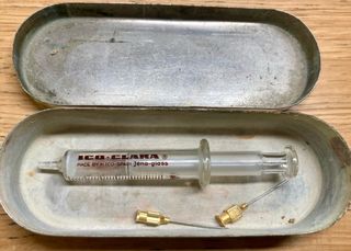 Caja antigua jeringuillas