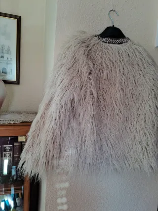 Chaqueta pelo Zara beige