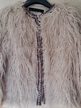 Chaqueta pelo Zara beige