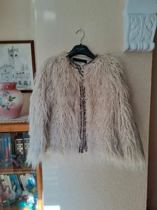 Chaqueta pelo Zara beige