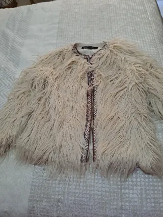 Chaqueta pelo Zara beige