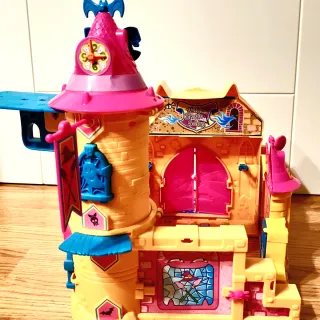 Escuela de Magia Pin y Pon