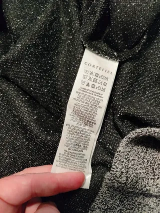 Vestido gris, manga corta, cuello redondo