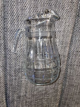 Caraffa in vetro trasparente