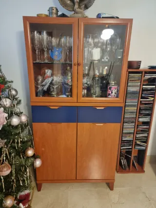 Vitrina madera nogal y azul