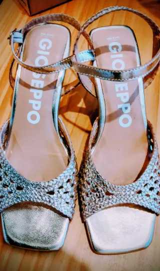 Sandalias Gioseppo doradas