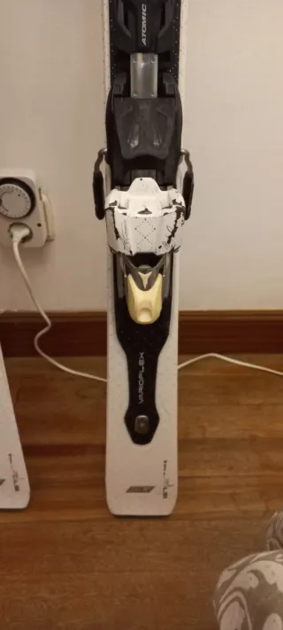 Esquís Atomic Mujer