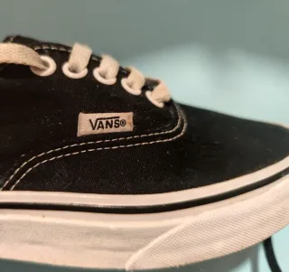 Zapatillas Vans Negras y Blancas