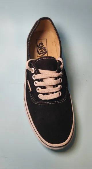 Zapatillas Vans Negras y Blancas