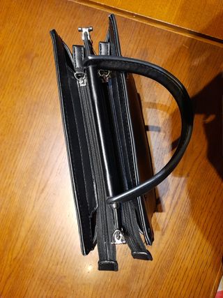 Borsa a mano color nero a 3 scomparti