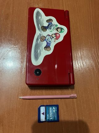 Nintendo DSi Roja + Accesorios