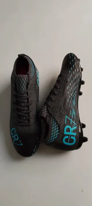 Botas de fútbol CR7 Negras y Turquesa