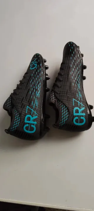 Botas de fútbol CR7 Negras y Turquesa
