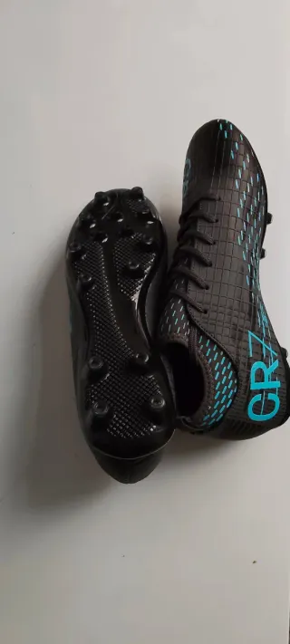 Botas de fútbol CR7 Negras y Turquesa
