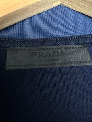 Prada Polo Azul Marino logo