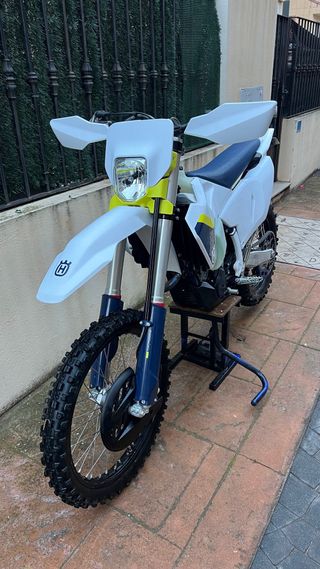 Husqvarna FE 250 2025 7 horas