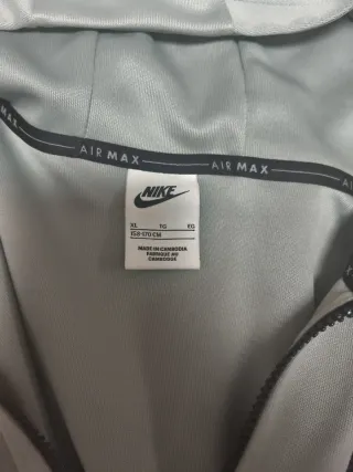 Chaqueta Nike gris y verde con capucha XL de niño