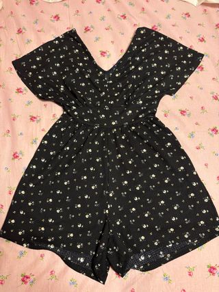 Mono corto negro floral