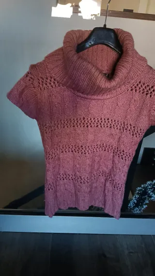 Maglione rosa collo alto manica corta