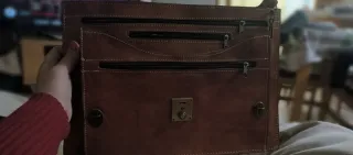 Maletín de piel marrón