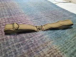 Cinturón caqui con hebillas