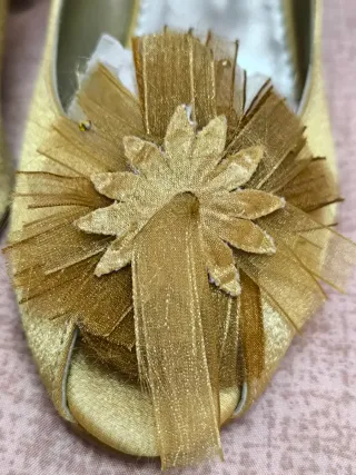 Zapatos Mariner Dorados Talla 38